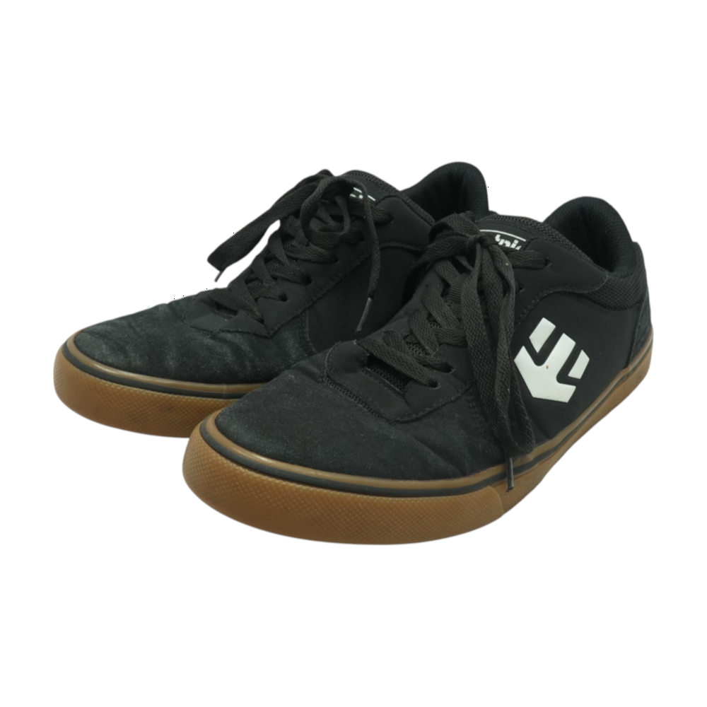 Axel Low-Top Athletic Shoes