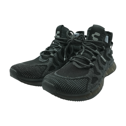 Black Low-Top Athletic Shoes