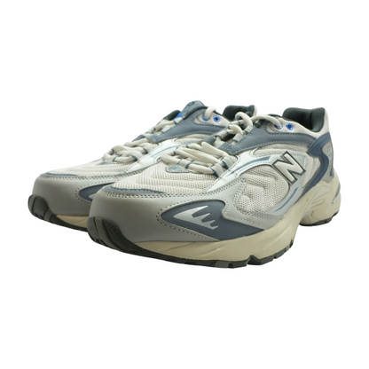 725 Low-Top Athletic Shoes