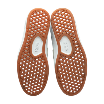Lowland Low-Top Athletic Shoes