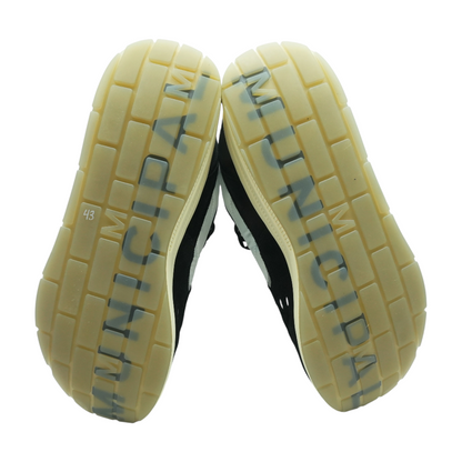 Black Low-Top Athletic Shoes