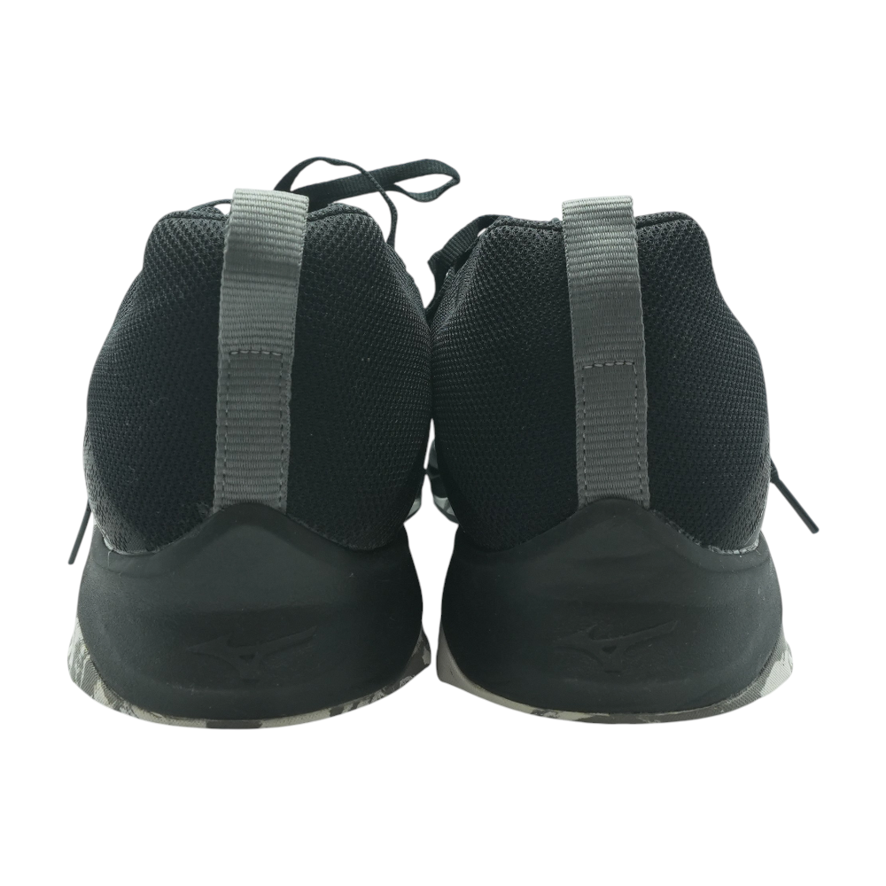 Black Low-Top Athletic Shoes