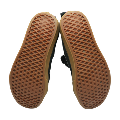 Black Low-Top Athletic Shoes