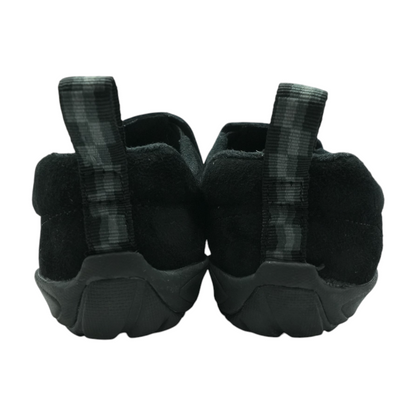 Black Low-Top Athletic Shoes