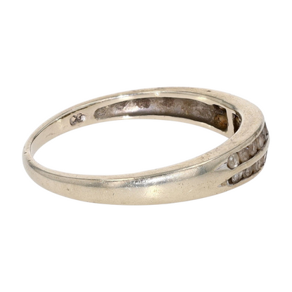 1/6 ctw 9K White Gold Diamond Band Ring