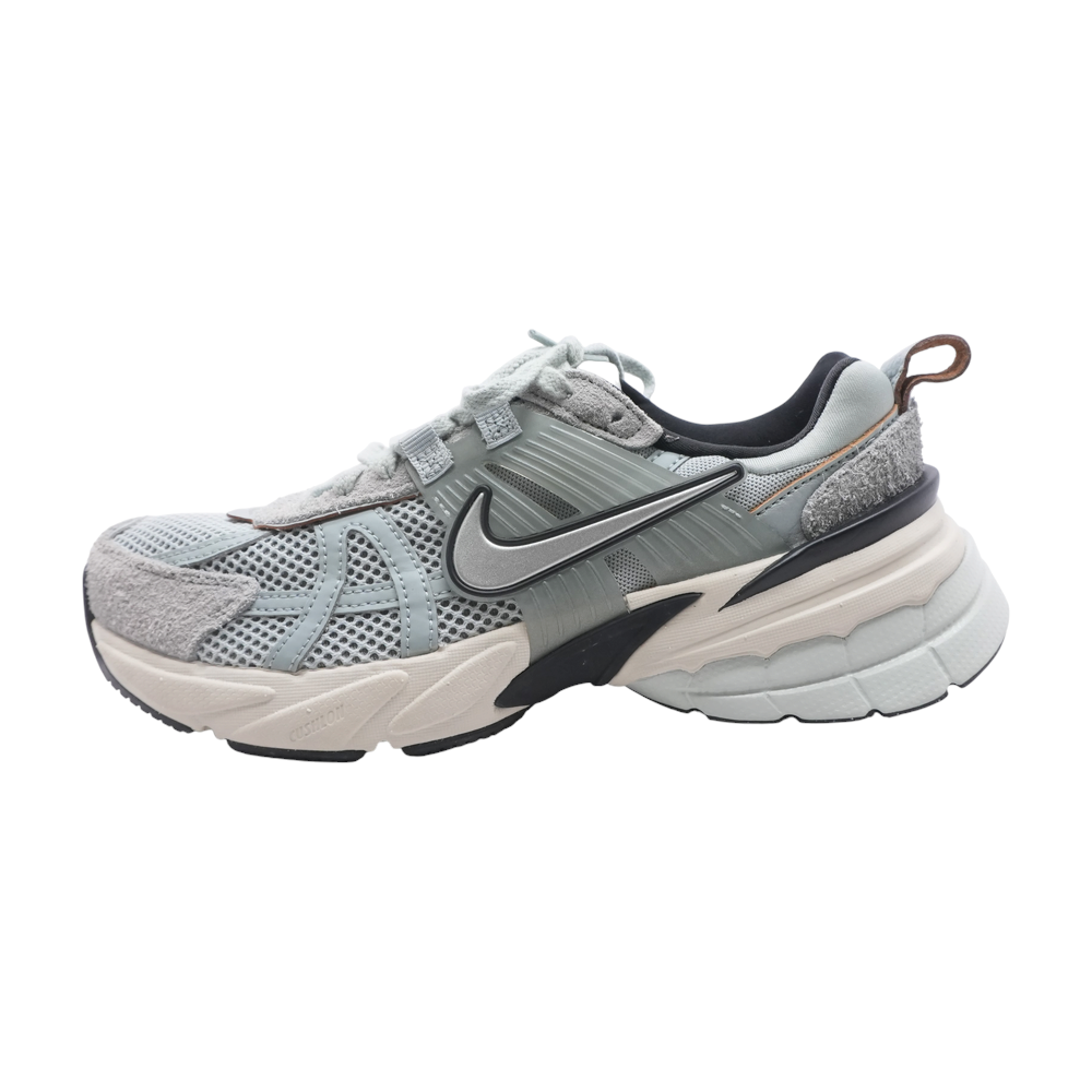 V2K Run Low-Top Athletic Shoes