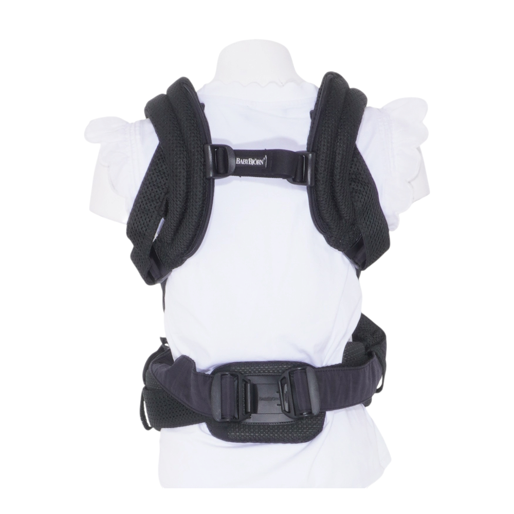Black 3D Mesh Carrier