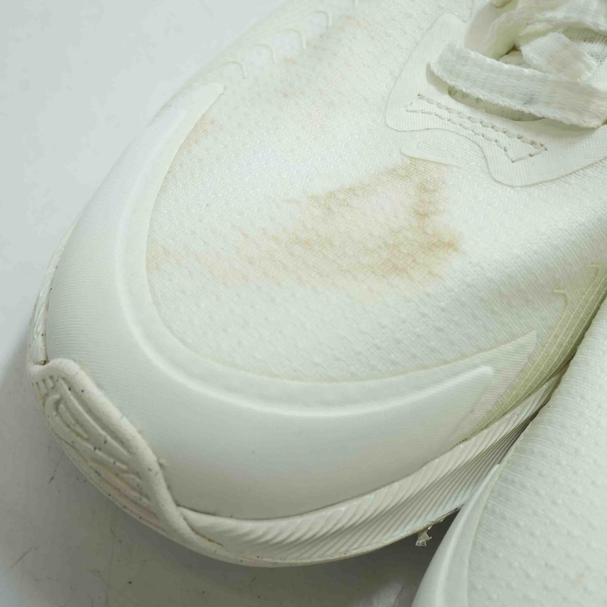 Air Max Nuaxis Low-Top Athletic Shoes