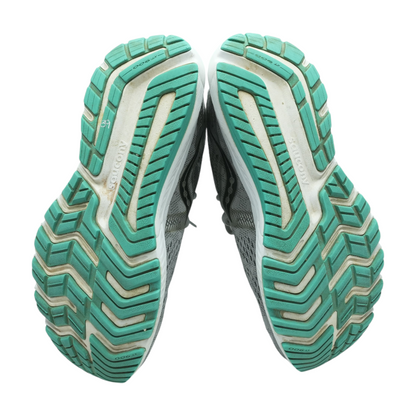 Low-Top Athletic Shoes