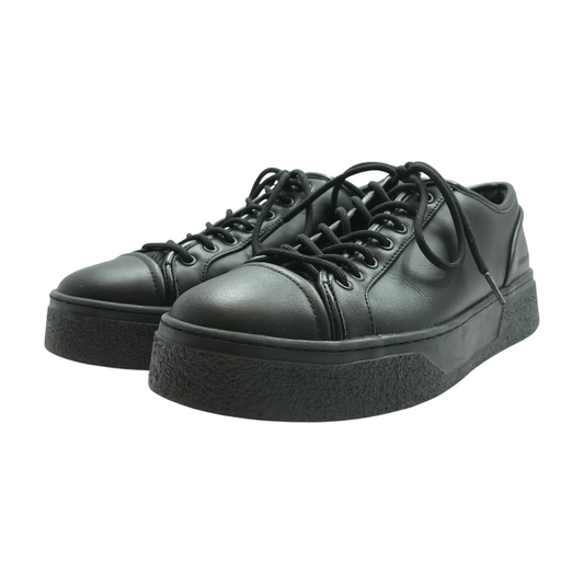 Black Low-Top Athletic Shoes