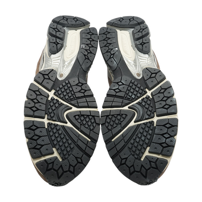 1906R Low-Top Athletic Shoes