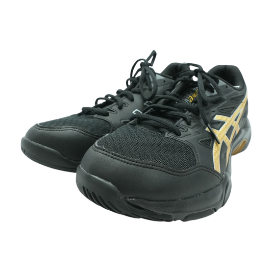Black Low-Top Athletic Shoes
