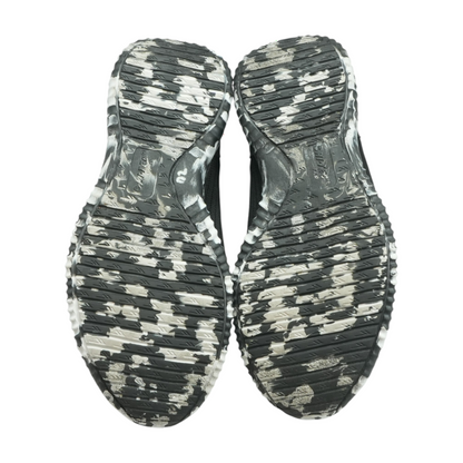 Black Low-Top Athletic Shoes