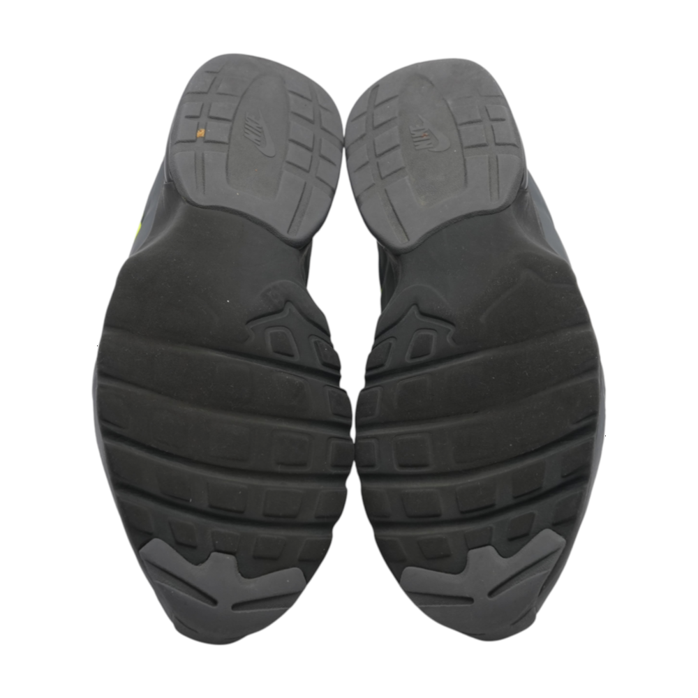 Air Max Invigor Low-Top Athletic Shoes