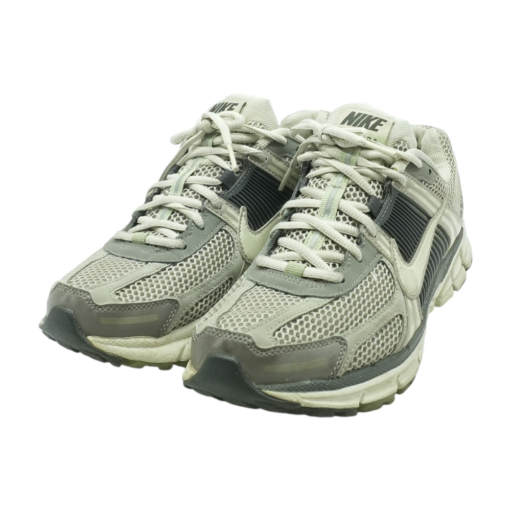 Zoom Vomero 5 Low-Top Athletic Shoes