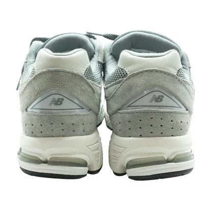 2002 Low-Top Athletic Shoes