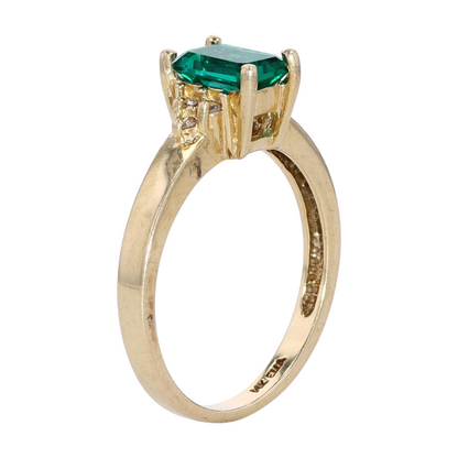 14K Yellow Gold Green Stone Fashion Ring