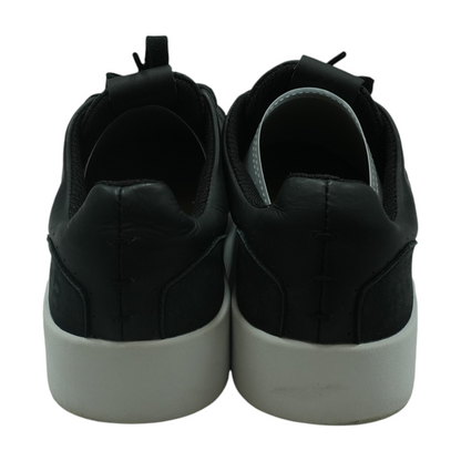 Black Low-Top Athletic Shoes