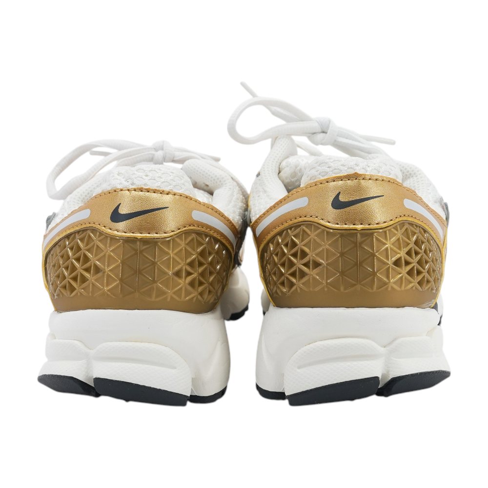Zoom Vomero 5 Metallic Low-Top Athletic Shoes