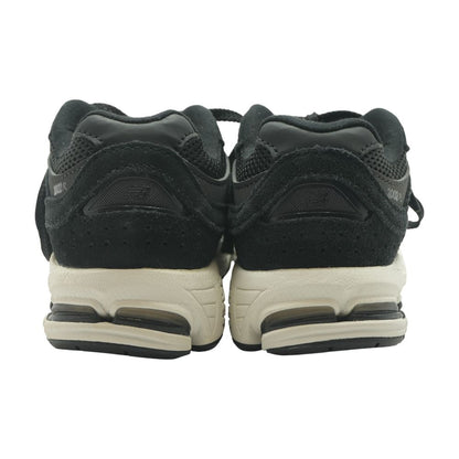 2002R Black Athletic Shoes