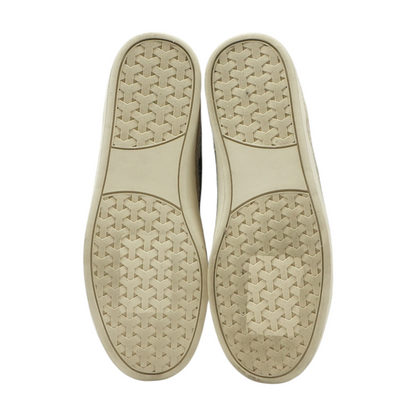 Black Low-Top Athletic Shoes
