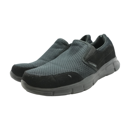 Black Low-Top Athletic Shoes