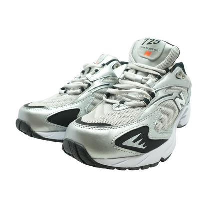725v1 Low-Top Athletic Shoes