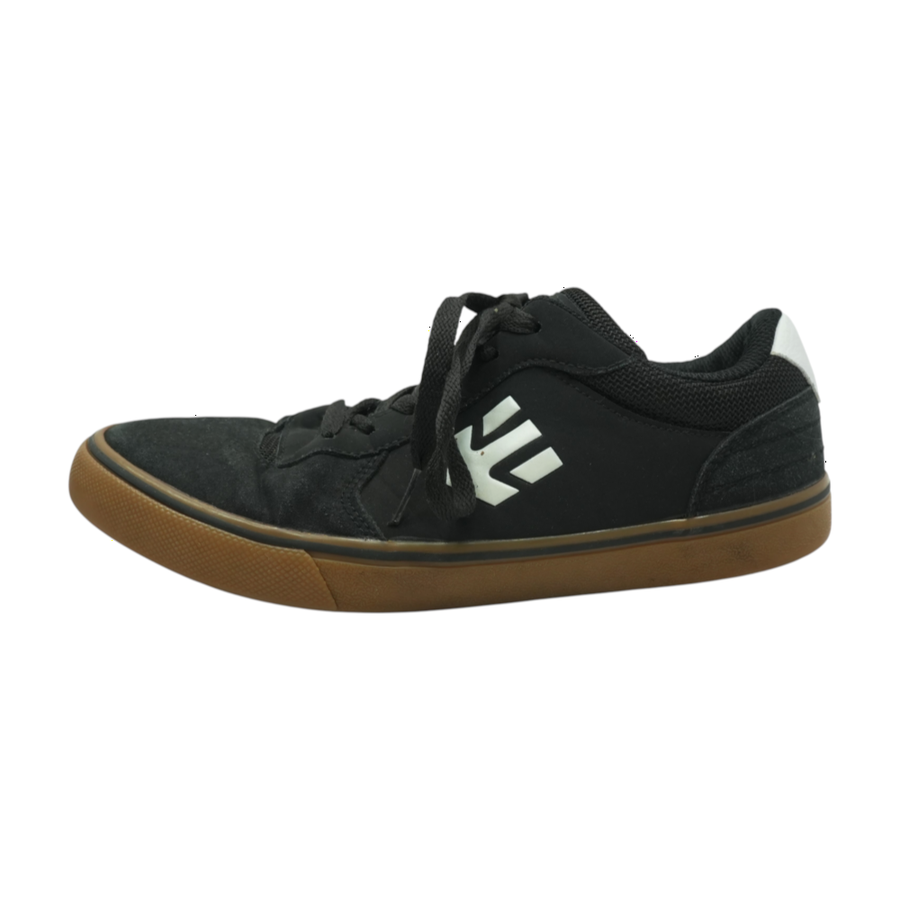 Axel Low-Top Athletic Shoes