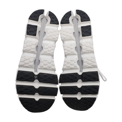 Cloudswift Low-Top Athletic Shoes