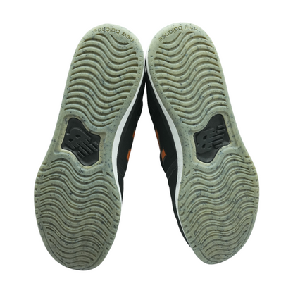 Black Low-Top Athletic Shoes