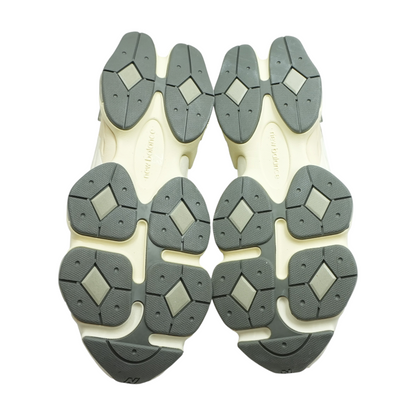 9060 Low-Top Athletic Shoes