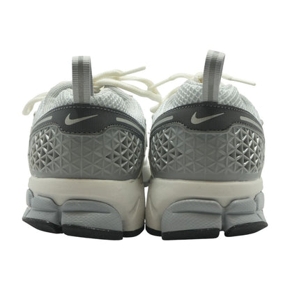 Zoom Vomero 5 Gray Athletic Shoes