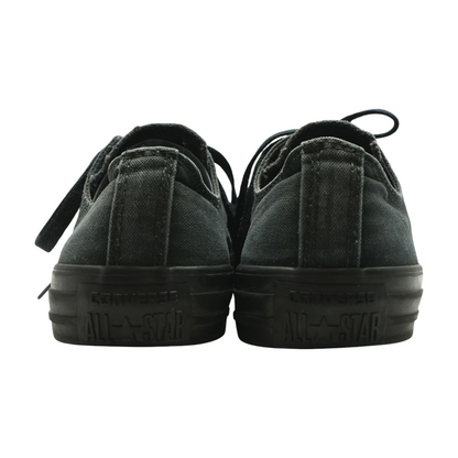 Black Low-Top Athletic Shoes
