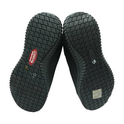 Black Low-Top Athletic Shoes