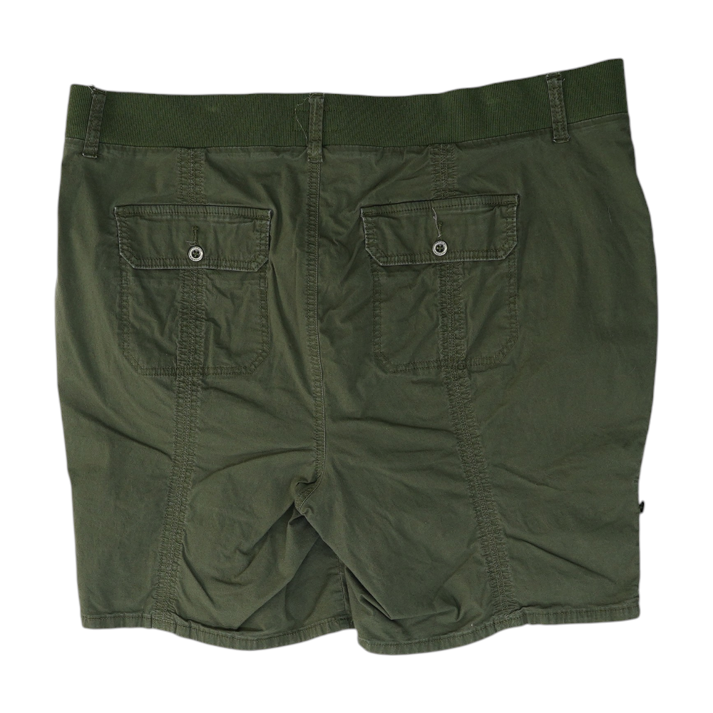 Green Plus Size Solid Casual Shorts