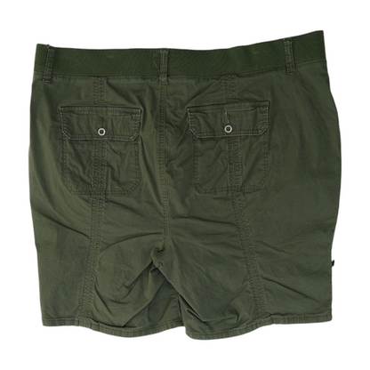 Green Plus Size Solid Casual Shorts