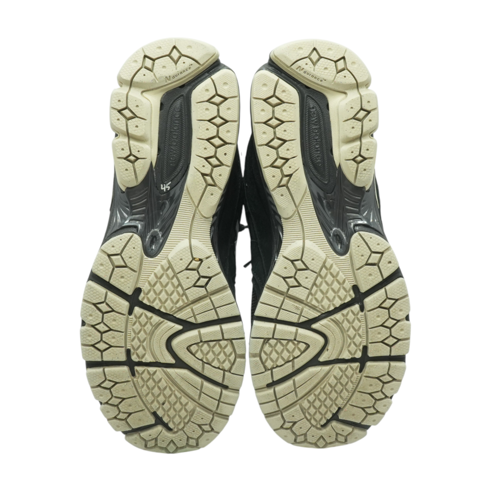2002R Low-Top Athletic Shoes