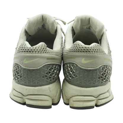 Zoom Vomero 5 Low-Top Athletic Shoes