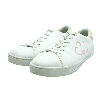 Low-Top Athletic Shoes
