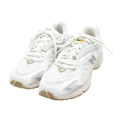 725 White Low Top Athletic Shoes