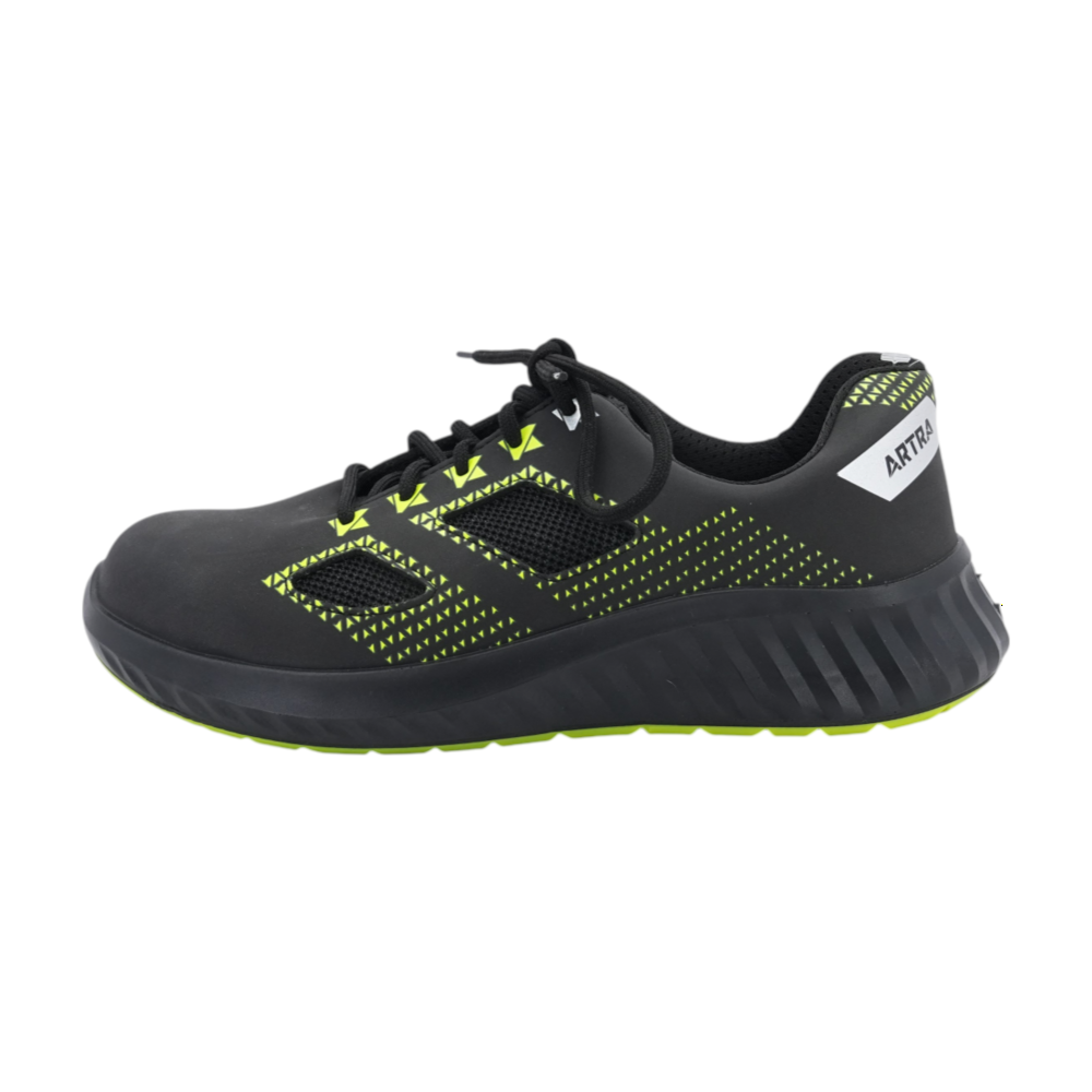 Black Low-Top Athletic Shoes