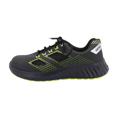 Black Low-Top Athletic Shoes