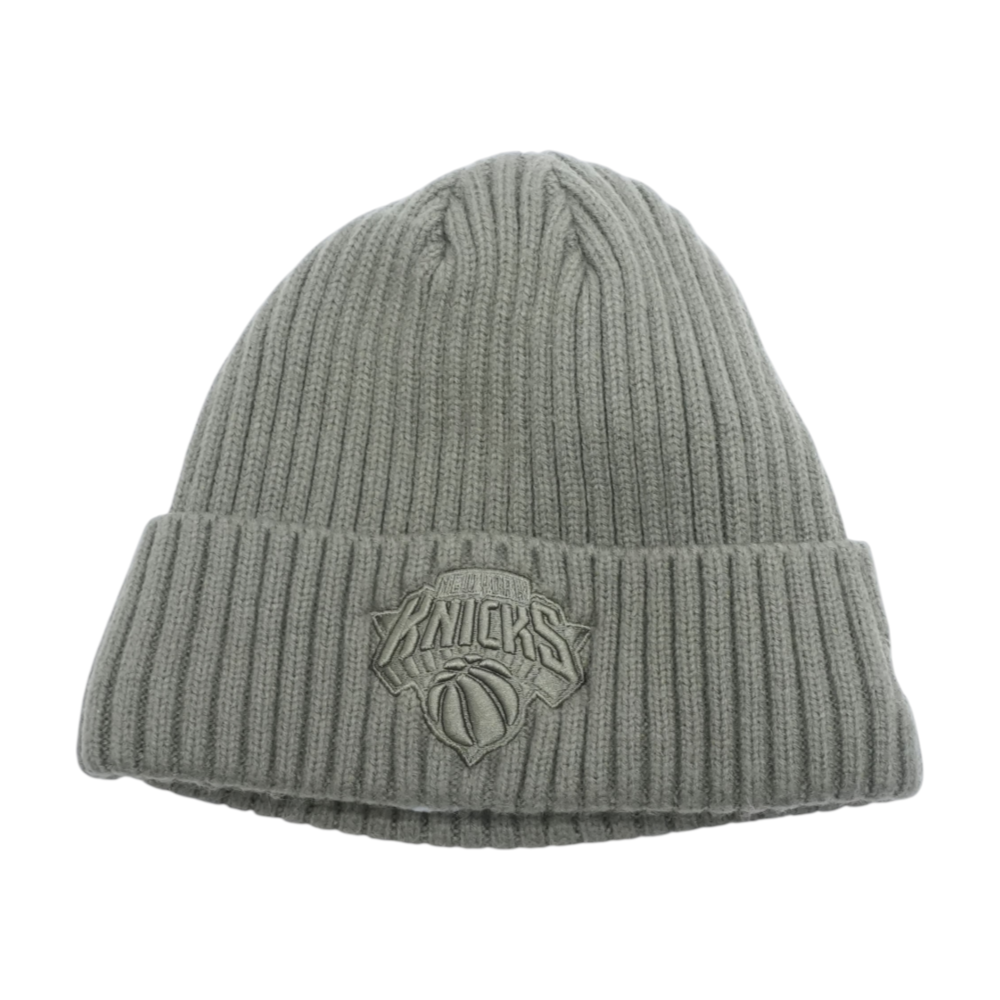 New Era Green New York Knicks Beanie – Image 1