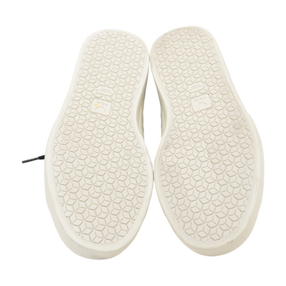 Black Low-Top Athletic Shoes