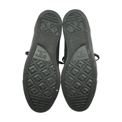 Black Low-Top Athletic Shoes