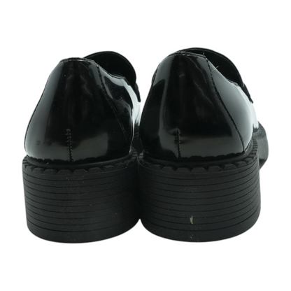 Low-Top Athletic Shoes