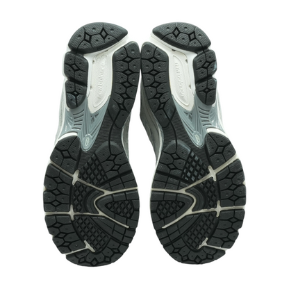 2002 Low-Top Athletic Shoes