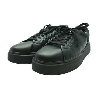 Black Low-Top Athletic Shoes