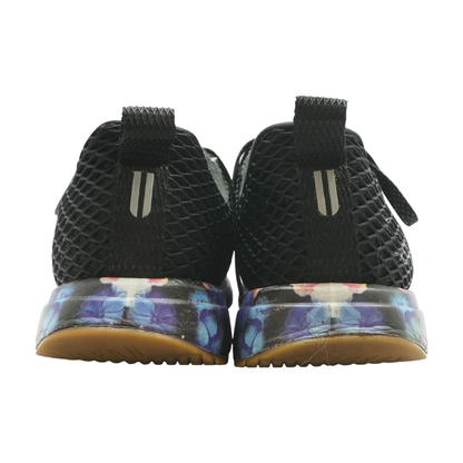Black Low-Top Athletic Shoes
