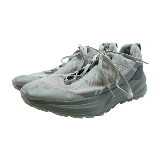 Gray Low-Top Athletic Shoes